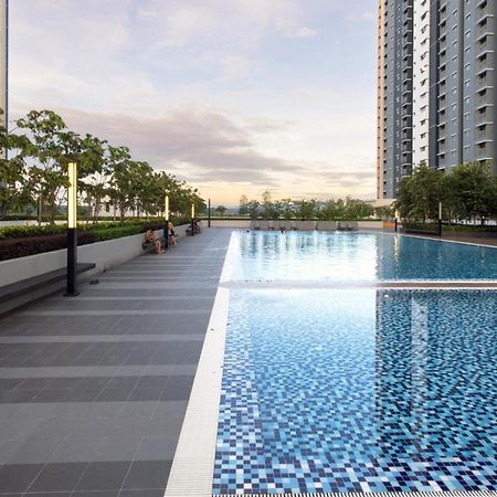 The Red Room Alanis Residence Sepang Exterior foto